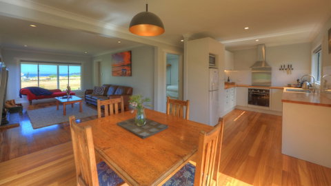 Castaway Cottage - Essentially Tas - Accommodation Perth 1