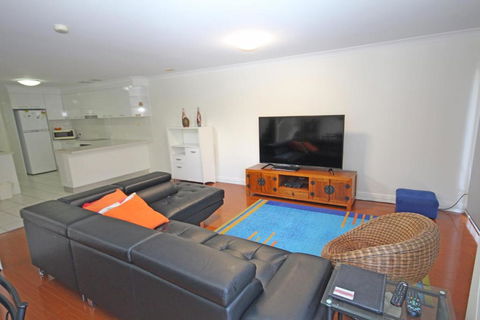 Paradise Waters No. 19 - Accommodation Perth 2
