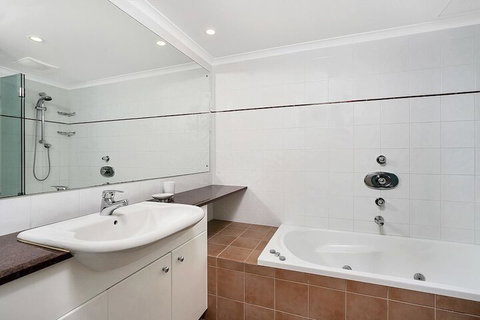 HAMP1 Bright Apartment In Cremorne - Accommodation Perth 3