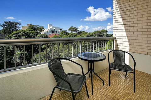 HAMP1 Bright Apartment In Cremorne - Accommodation Perth 4