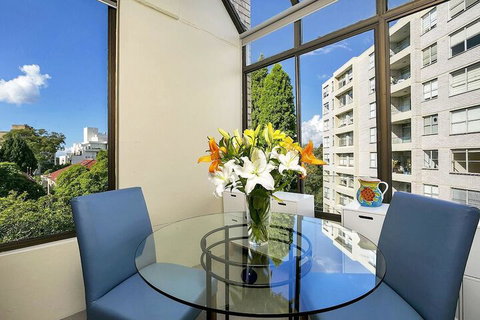HAMP1 Bright Apartment In Cremorne - Accommodation Perth 5