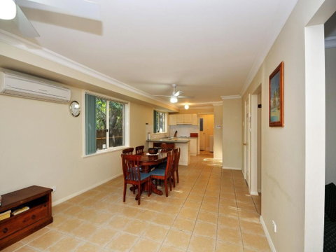 Four Bedroom Quality Townhouse - Accommodation Perth 3