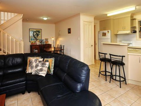 Modern 3 Bedroom Townhouse - Perth Resorts 5