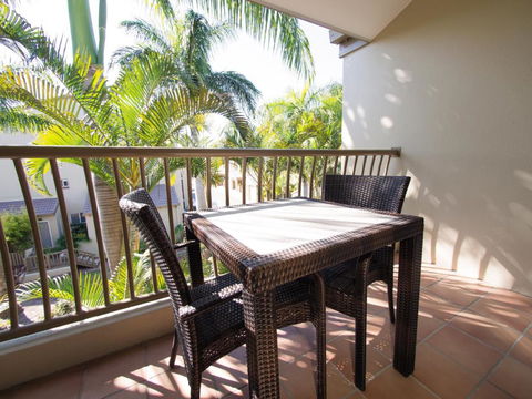 Apartments At 2 Landsborough - Accommodation Perth 3