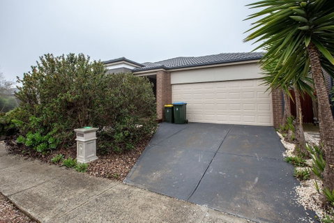 Gorgeous 4BR Home In Point Cook - Accommodation Perth 6
