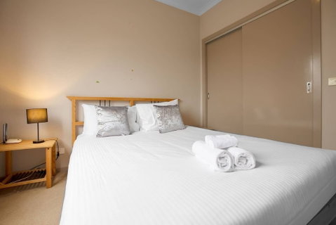 Gorgeous 4BR Home In Point Cook - Accommodation Perth 2
