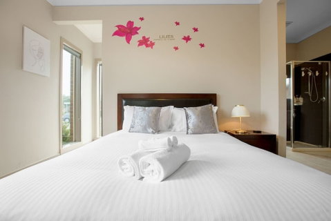 Gorgeous 4BR Home In Point Cook - Accommodation Perth 5