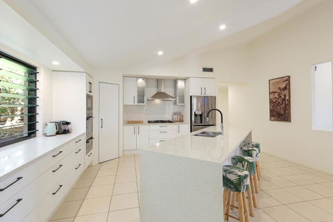 20 Avalon Street Coolum Beach Pets Welcome - Perth Resorts 3