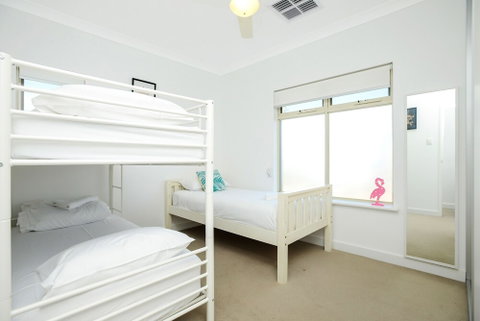 Blue Zone - Accommodation Perth 3