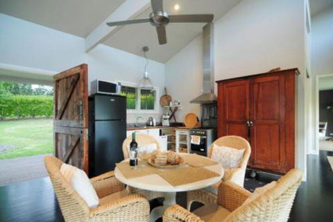 Willabrook Retreat Mojo Cottage Romantic Escape! - Perth Resorts 4