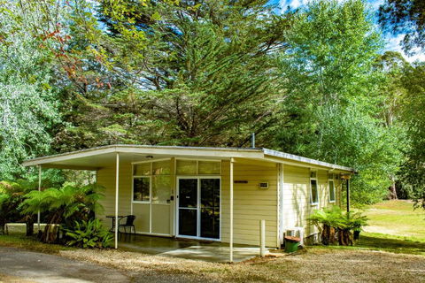 Russell Falls Holiday Cottages - Perth Resorts 1