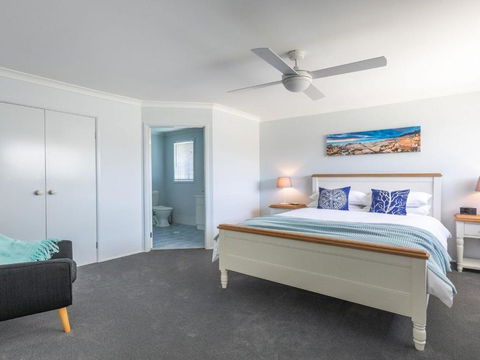 Azure Waters Perfectly Positioned With Ocean Views - Accommodation Perth 6