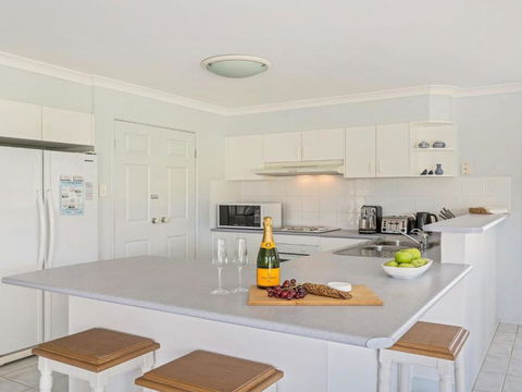 Azure Waters Perfectly Positioned With Ocean Views - Accommodation Perth 2