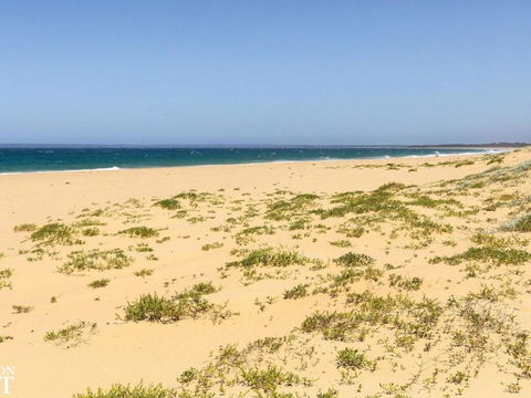 Azure Waters Perfectly Positioned With Ocean Views - Accommodation Perth 3