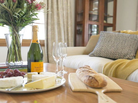 Ballogie Lodge A Quality Timeless Retreat - Accommodation Perth 3