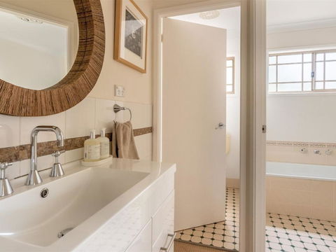Bombo Blue Pet Friendly Townhouse - Accommodation Perth 3