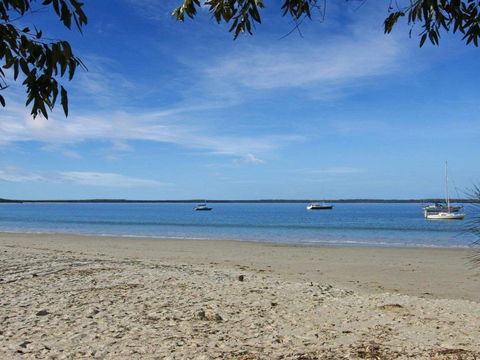 Crystal Blue Views Across The Bay - Accommodation Perth 4