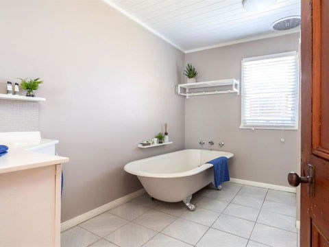 Cudgee Quaint Cottage With Separate Cabin - Accommodation Perth 1