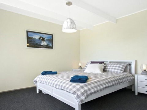 Dolphin Breeze Fully Fenced & Pet Friendly - Accommodation Perth 3