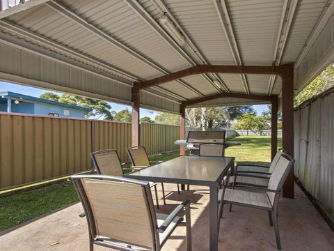 Dolphin Breeze Fully Fenced & Pet Friendly - Accommodation Perth 5