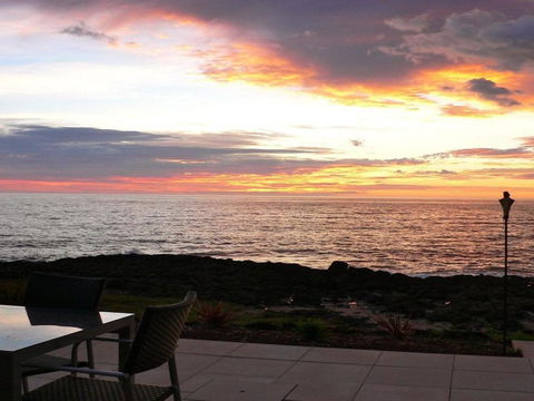 Joness Beach House Perfect Location With Views! - Accommodation Perth 4