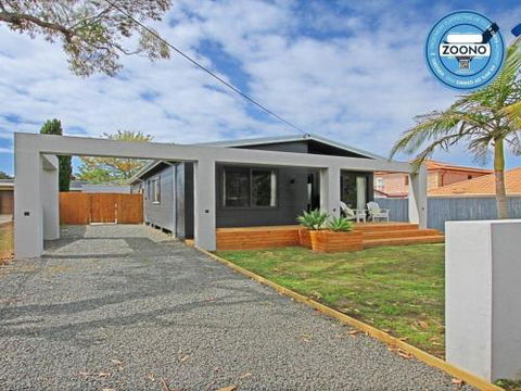 Shady Palms Modern Beach House With Studio - Accommodation Perth 3