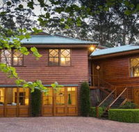 Treetops elegant inviting designer cedar home - Accommodation Perth