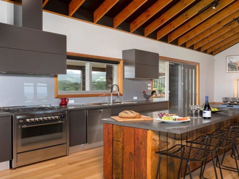 Willowview Coastal Retreat Stunning Views - Accommodation Perth 1