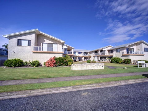 Villa Bianca 10 Opposite The Tanks - Accommodation Perth 1