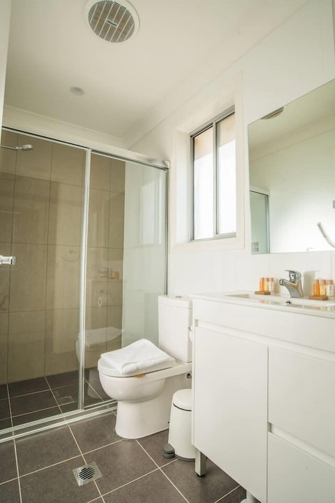 Peaceful 2kingbed Rootyhill Townhouse Near Station - Accommodation Perth 1