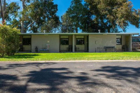Kalganyi Holiday Park - Accommodation Perth 2