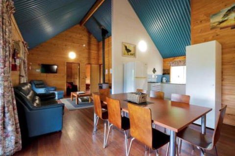 Sunnyhurst Chalets Rural Stay - Accommodation Perth 2