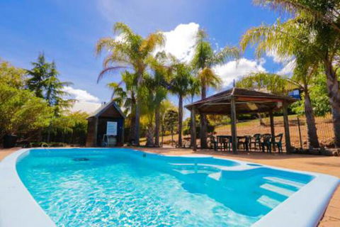 Sunnyhurst Chalets Rural Stay - Accommodation Perth 5