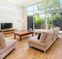 PALM COURT RETREAT MORNINGTON - Accommodation Perth
