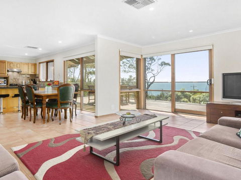 VIEWS At MCCRAE..... - Perth Resorts 1