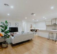 118 Refreshing 3BR Werribee Family House - Accommodation Perth