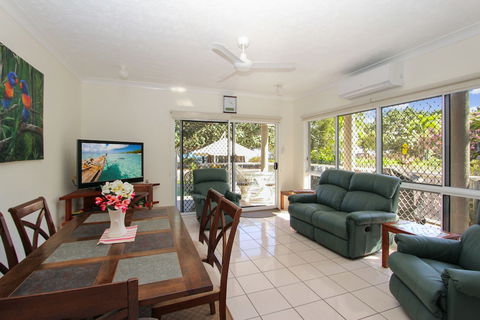 Champagne Apartment 1 - Perth Resorts 3