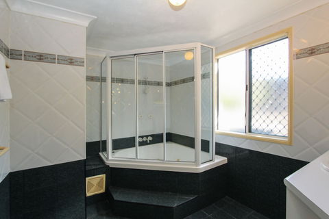 Champagne Apartment 1 - Perth Resorts 5