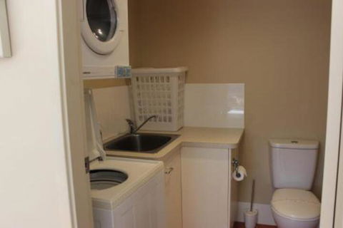 BEACHSIDE VILLA 2 - Accommodation Perth 7