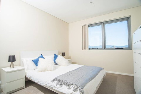 Spacious Central Apartment Walking Distance To Beach - Accommodation Perth 4