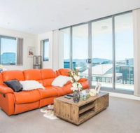 Spacious Central Apartment Walking Distance To Beach - Accommodation Perth