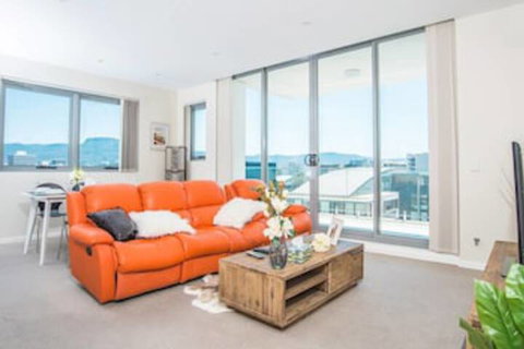 Spacious Central Apartment Walking Distance To Beach - Accommodation Perth 0