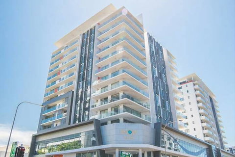 Spacious Central Apartment Walking Distance To Beach - Accommodation Perth 2