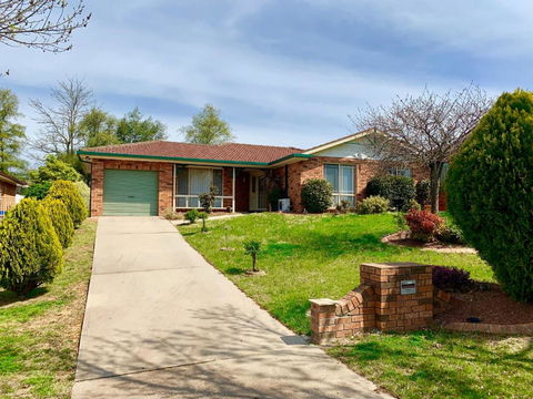Tidy Home In A Leafy Suburb Great Location - Accommodation Perth 6