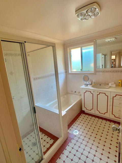 Tidy Home In A Leafy Suburb Great Location - Accommodation Perth 3
