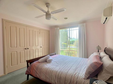 Tidy Home In A Leafy Suburb Great Location - Accommodation Perth 5