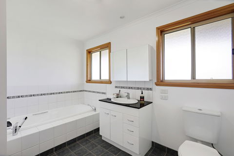 Yarragon 4 Bedroom House In Gippsland - Accommodation Perth 5