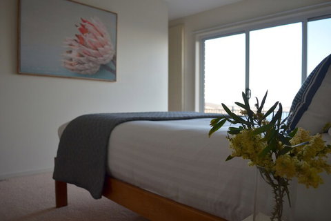 Hilltop House - Accommodation Perth 3