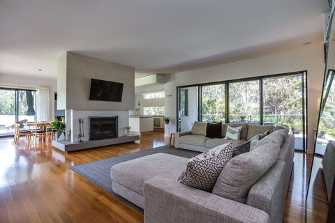 Kalina Retreat Tennis & Pool - Accommodation Perth 4