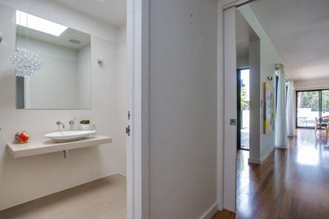 Kalina Retreat Tennis & Pool - Accommodation Perth 2